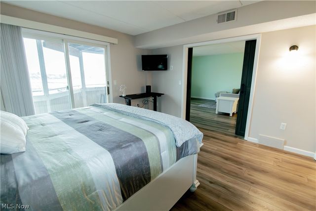 30 Marina Point Drive, Sandusky, OH 44870