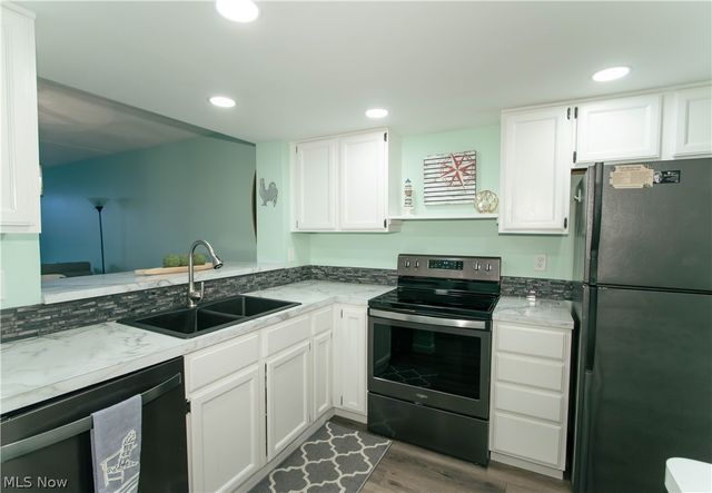 30 Marina Point Drive, Sandusky, OH 44870