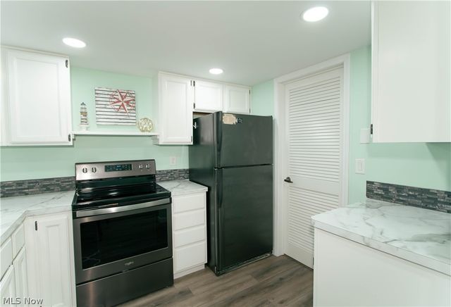 30 Marina Point Drive, Sandusky, OH 44870