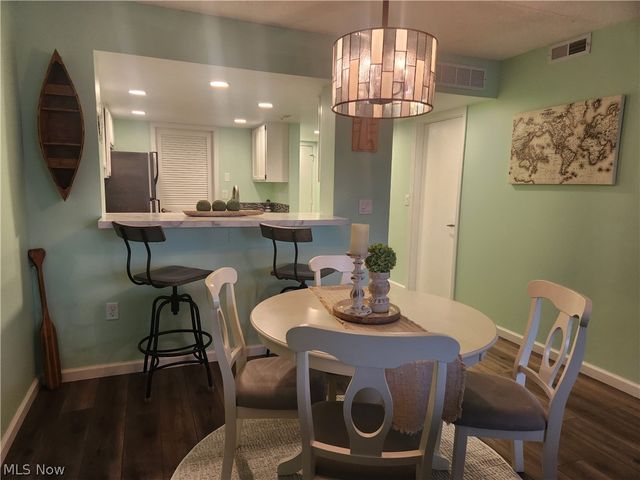 30 Marina Point Drive, Sandusky, OH 44870