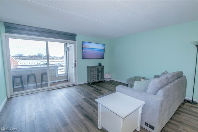 30 Marina Point Drive, Sandusky, OH 44870