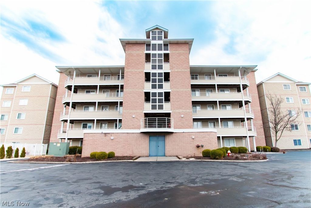 30 Marina Point Drive, Sandusky, OH 44870