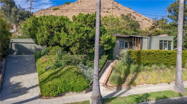1011 W Mountain, Glendale, CA 91202