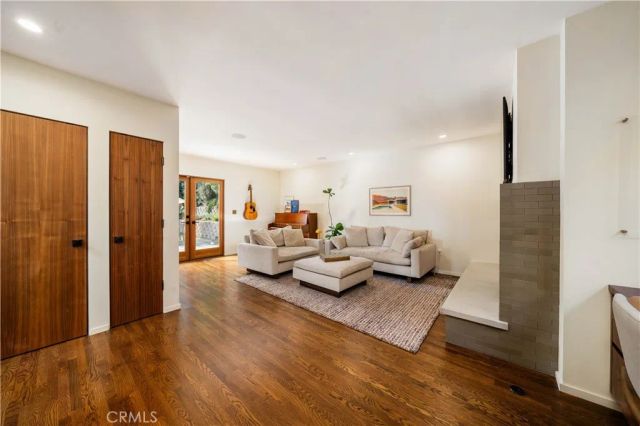 1011 W Mountain, Glendale, CA 91202