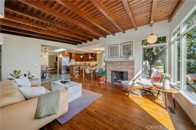 1011 W Mountain, Glendale, CA 91202