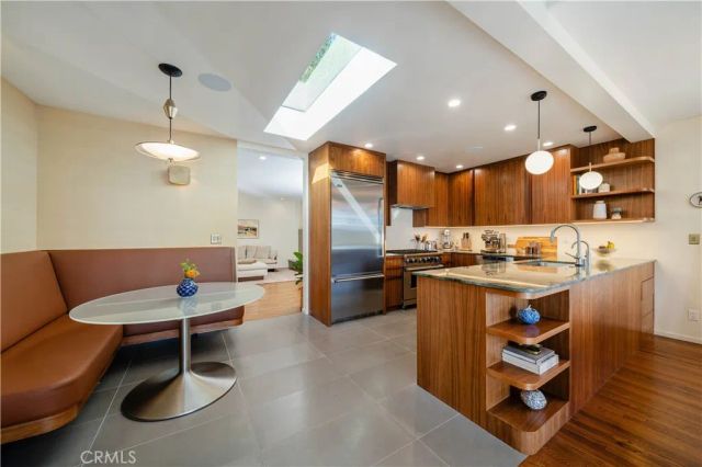 1011 W Mountain, Glendale, CA 91202