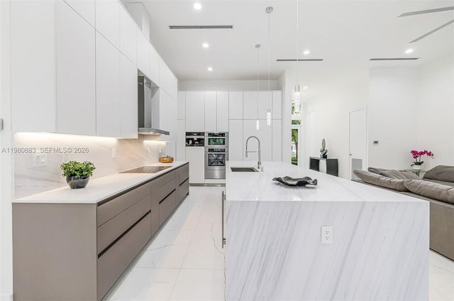 11780 NE 8th Ave, Biscayne Park, FL 33161