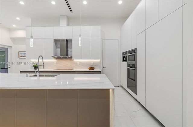 11780 NE 8th Ave, Biscayne Park, FL 33161