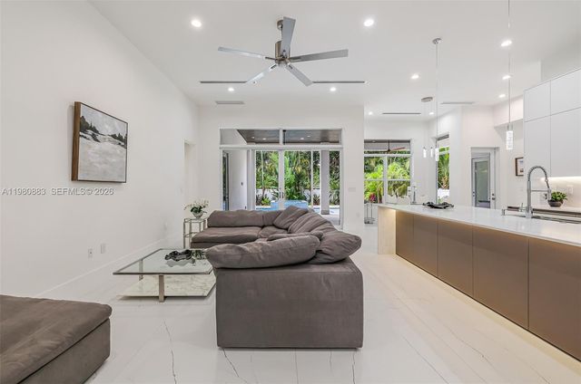 11780 NE 8th Ave, Biscayne Park, FL 33161