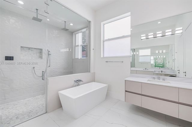 11780 NE 8th Ave, Biscayne Park, FL 33161