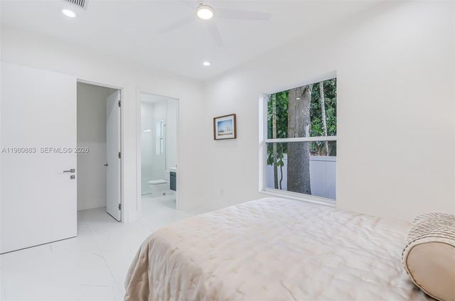 11780 NE 8th Ave, Biscayne Park, FL 33161