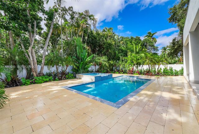 11780 NE 8th Ave, Biscayne Park, FL 33161