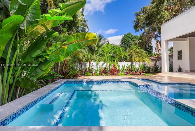 11780 NE 8th Ave, Biscayne Park, FL 33161