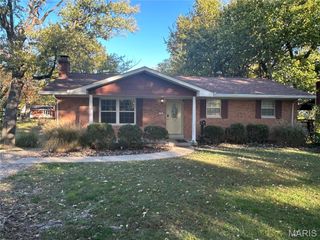 15 Englewood Drive, Swansea, IL 62226