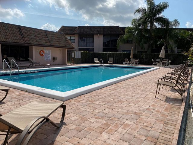 10633 NW 10th St 102, Pembroke Pines, FL 33026