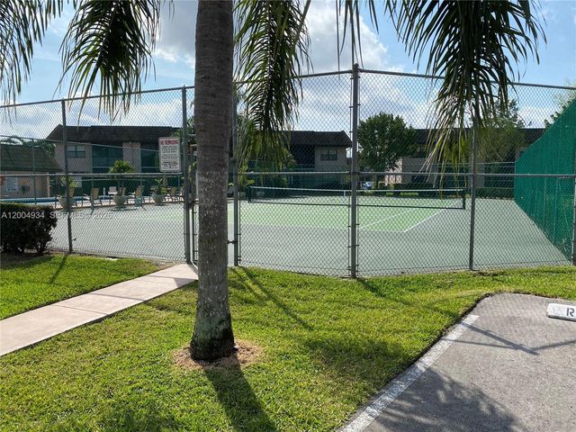 10633 NW 10th St 102, Pembroke Pines, FL 33026