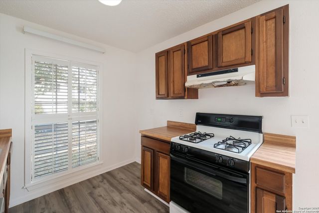 8034 Fair Bend, San Antonio, TX 78250