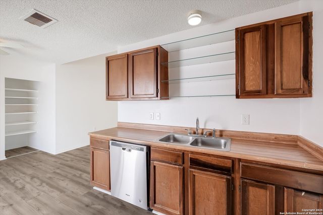 8034 Fair Bend, San Antonio, TX 78250