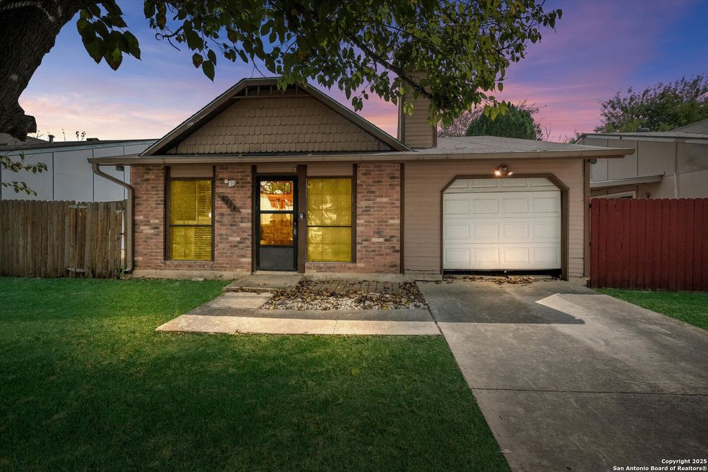 8034 Fair Bend, San Antonio, TX 78250