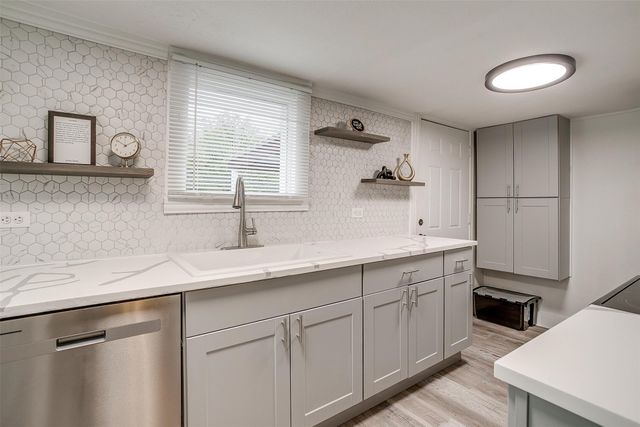 345 N Field, Burleson, TX 76028