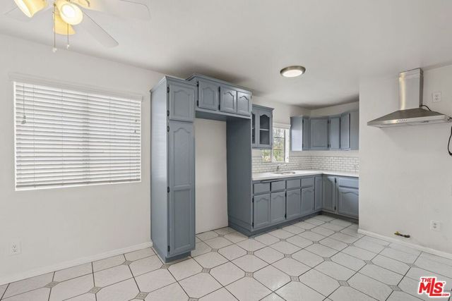 1060 Mcfarland Avenue, Wilmington, CA 90744