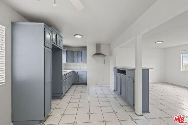 1060 Mcfarland Avenue, Wilmington, CA 90744