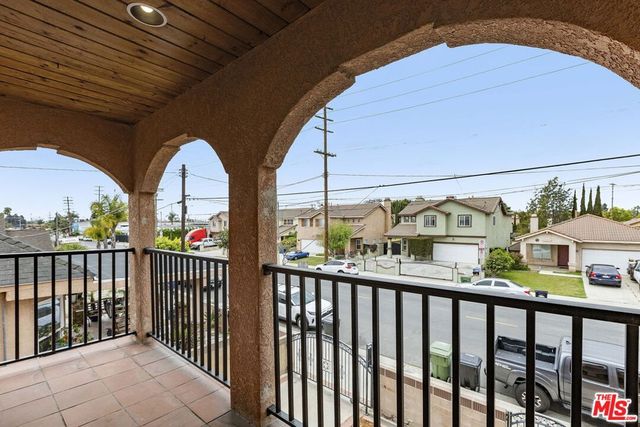 1060 Mcfarland Avenue, Wilmington, CA 90744