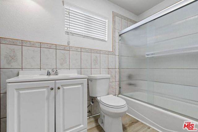 1060 Mcfarland Avenue, Wilmington, CA 90744