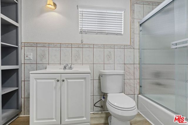 1060 Mcfarland Avenue, Wilmington, CA 90744