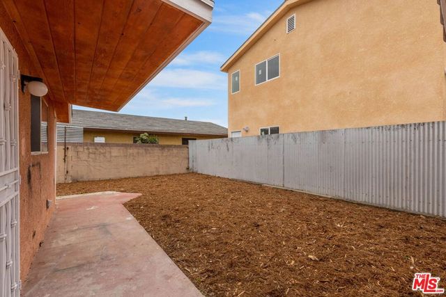 1060 Mcfarland Avenue, Wilmington, CA 90744