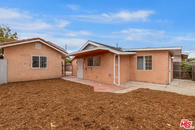 1060 Mcfarland Avenue, Wilmington, CA 90744