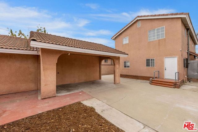 1060 Mcfarland Avenue, Wilmington, CA 90744