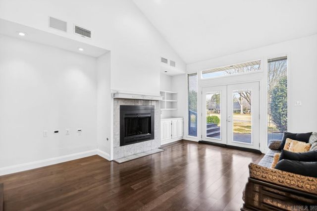 20 Fairway Woods Cir, Maumelle, AR 72113