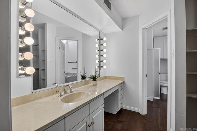 20 Fairway Woods Cir, Maumelle, AR 72113