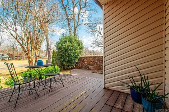 20 Fairway Woods Cir, Maumelle, AR 72113