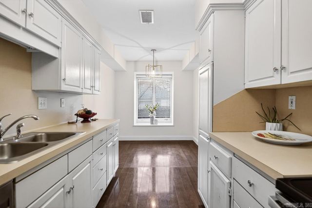 20 Fairway Woods Cir, Maumelle, AR 72113