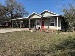 408 W Avenue C Ave, Kingsville, TX 78363