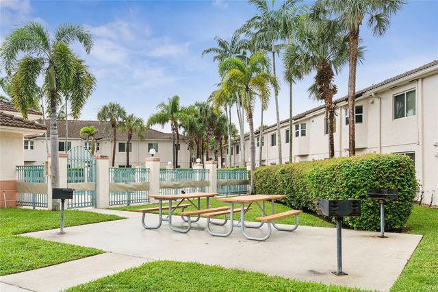 2173 NW 78th Avenue, Pembroke Pines, FL 33024