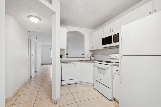 2173 NW 78th Avenue, Pembroke Pines, FL 33024