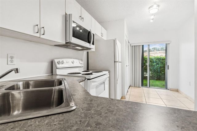 2173 NW 78th Avenue, Pembroke Pines, FL 33024