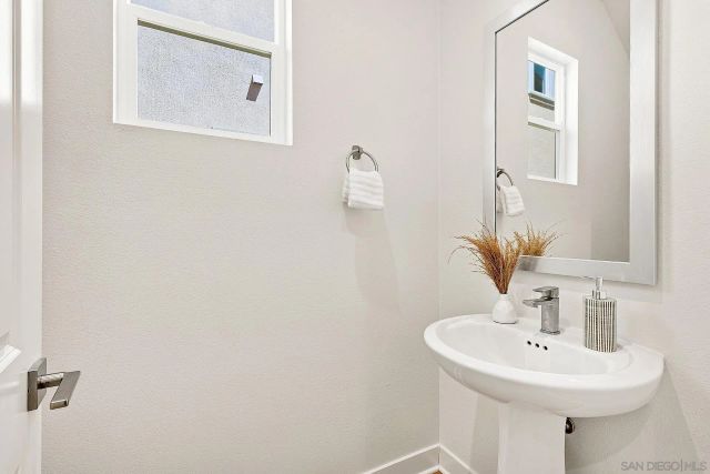 777 Michael Ct, Vista, CA 92081