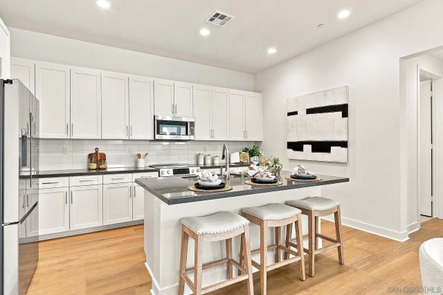 777 Michael Ct, Vista, CA 92081