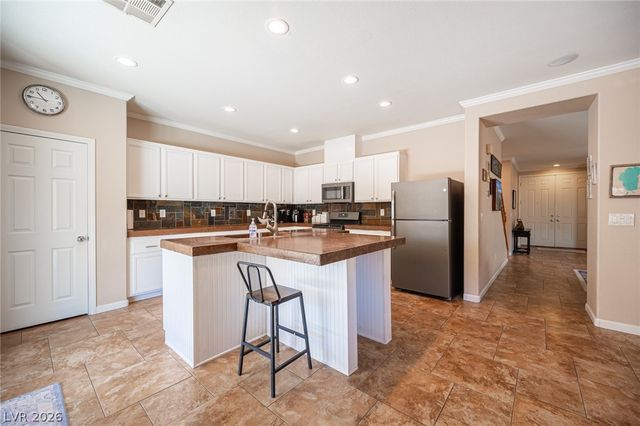 925 Cascade Light Avenue, North Las Vegas, NV 89031