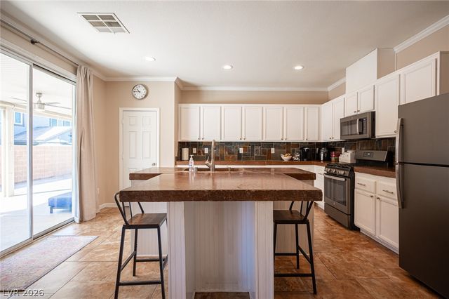 925 Cascade Light Avenue, North Las Vegas, NV 89031