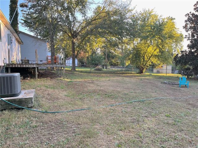 205 Cherry Lane, Huntsville, AR 72740