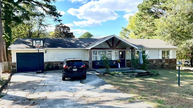 205 Cherry Lane, Huntsville, AR 72740