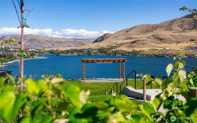 1418 Cottage Lane, Chelan, WA 98816