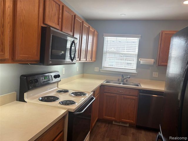 1859 Flagstone Circle, Rochester, MI 48307