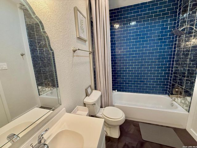 208 Woodridge, Canyon Lake, TX 78133