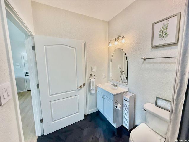 208 Woodridge, Canyon Lake, TX 78133
